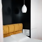 E Bardhe Butique * Saranda