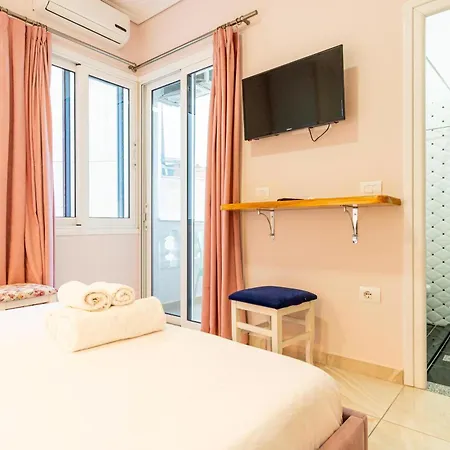 E Bardhe Butique Hotel *