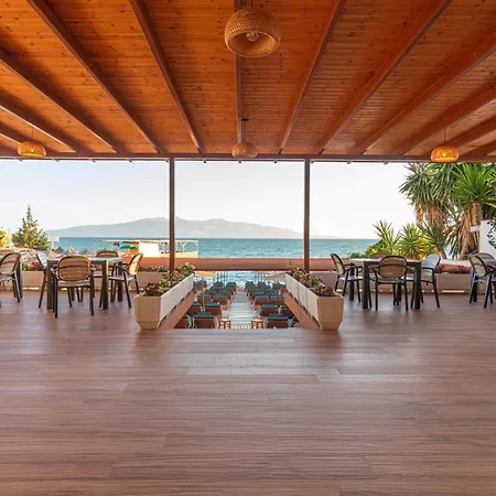 E Bardhe Butique Hotel *