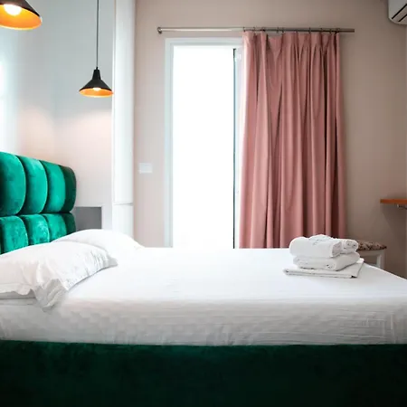 E Bardhe Butique Hotel