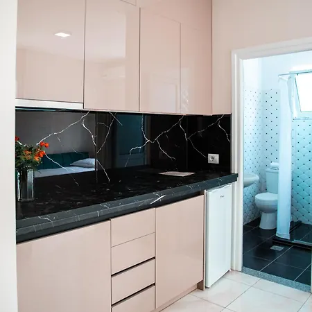 E Bardhe Butique * Sarandë