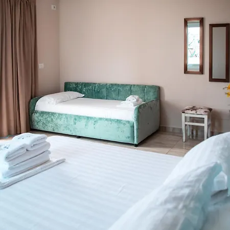 E Bardhe Butique * Sarandë