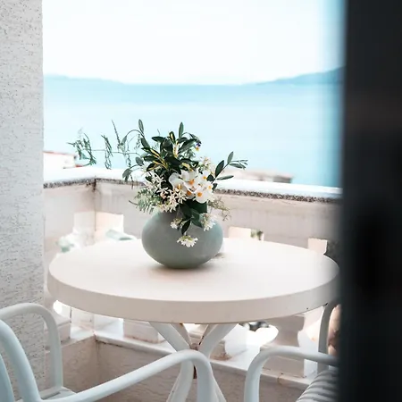 E Bardhe Butique Hotel