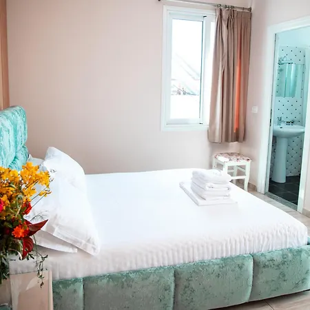 Hotel E Bardhe Butique *
