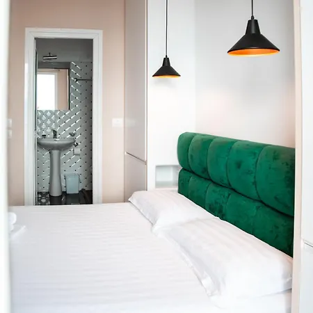 Hotel E Bardhe Butique *