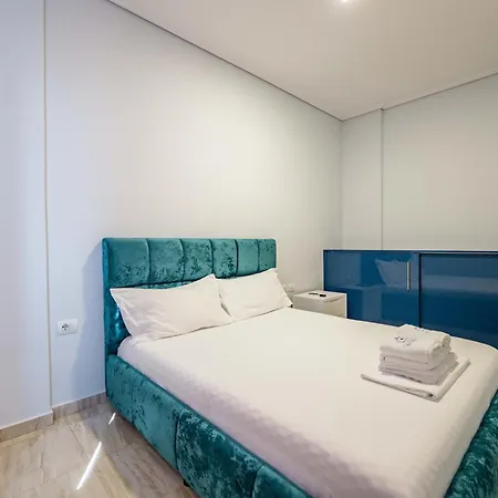 E Bardhe Butique Sarandë