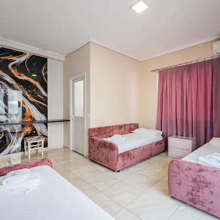 E Bardhe Butique Hotel