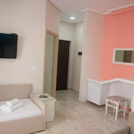 Hotel E Bardhe Butique *