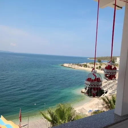 E Bardhe Butique * Sarandë