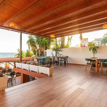 E Bardhe Butique Hotel