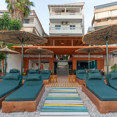 E Bardhe Hotel *