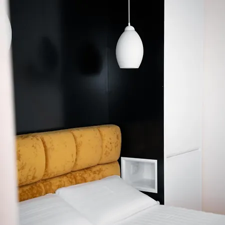 E Bardhe Butique * Sarande