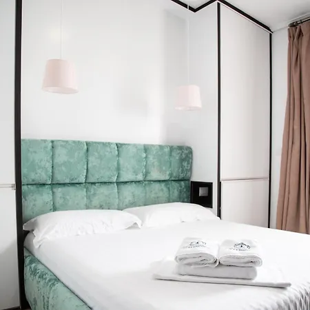 E Bardhe Hotel *