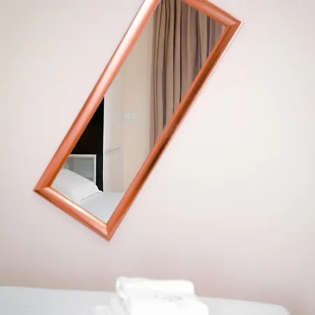 Hotel E Bardhe Sarandë