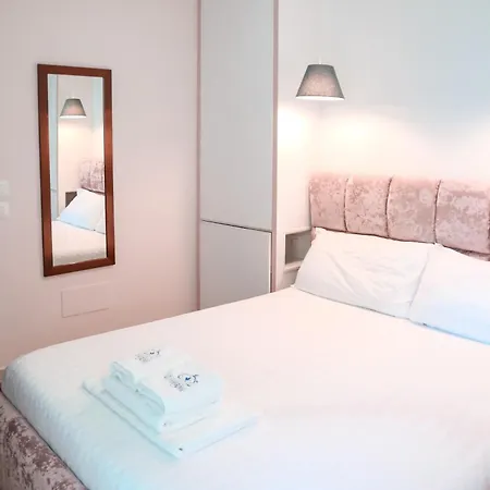 Hotel E Bardhe Butique *