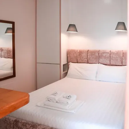 E Bardhe Hotel Sarandë