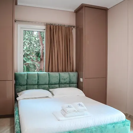 E Bardhe Butique Hotel *