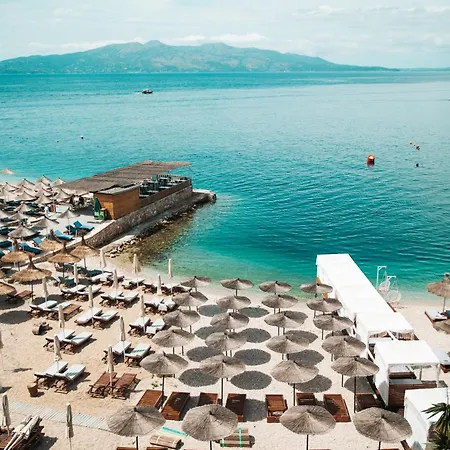 E Bardhe Butique Hotel *