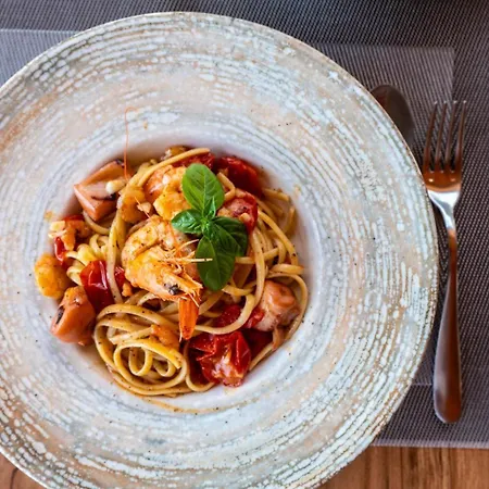 E Bardhe Butique * Sarande