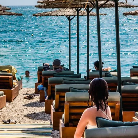 Hotel E Bardhe Butique *