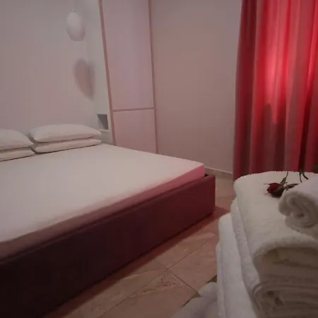 E Bardhe Butique * Sarandë