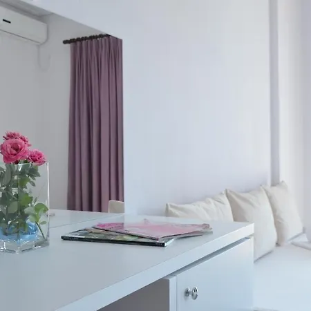 Hotel E Bardhe Butique Sarandë