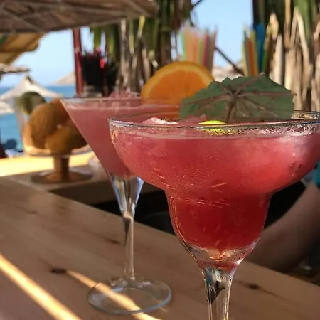 E Bardhe Butique Hotel *