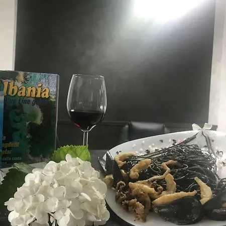 E Bardhe Hotel *