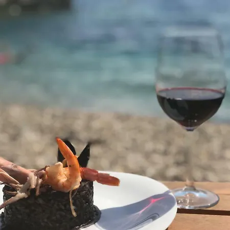 E Bardhe Sarandë